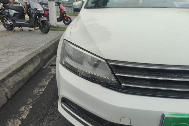 Used Volkswagen Sagitar 2017 1.6L Automatic Comfort Model Right Front Headlight