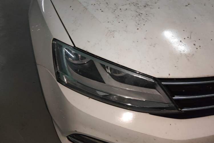 Used Volkswagen Sagitar 2017 1.6L Automatic Comfort Model Right Front Headlight