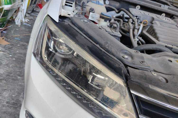 Used Volkswagen Sagitar 2017 180TSI Automatic Luxury Edition Right Front Headlight