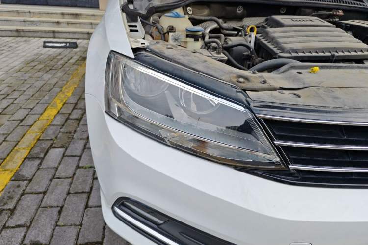 Used Volkswagen Sagitar 2017 1.6L Automatic Comfort Model Right Front Headlight