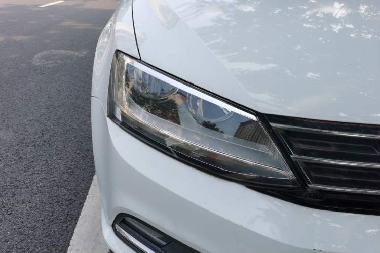 Used Volkswagen Sagitar 2017 1.6L Automatic Comfort Model Right Front Headlight