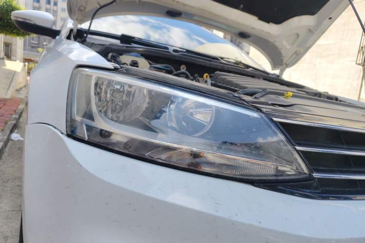 Used Volkswagen Sagitar 2017 1.6L Automatic Comfort Model Right Front Headlight