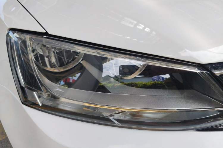 Used Volkswagen Sagitar 2017 1.6L Automatic Comfort Model Right Front Headlight