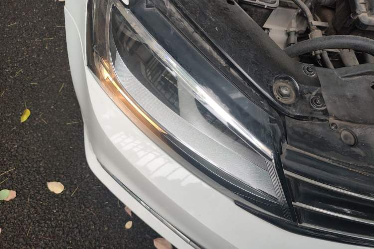 Used Volkswagen Sagitar 2017 1.6L Automatic Comfort Model Right Front Headlight