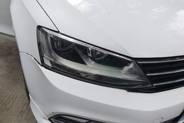Used Volkswagen Sagitar 2017 230TSI Automatic Comfort Version Right Front Headlight