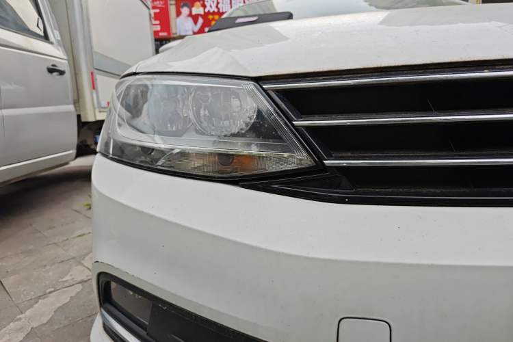 Used Volkswagen Sagitar 2017 1.6L Automatic Comfort Model Right Front Headlight