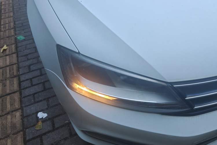 Used Volkswagen Sagitar 2017 1.6L Automatic Comfort Model Right Front Headlight