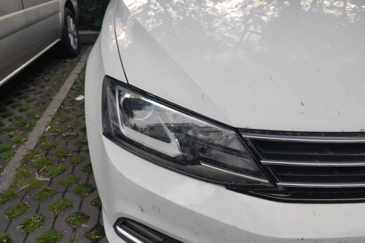 Used Volkswagen Sagitar 2017 230TSI Automatic Luxury Edition Right Front Headlight