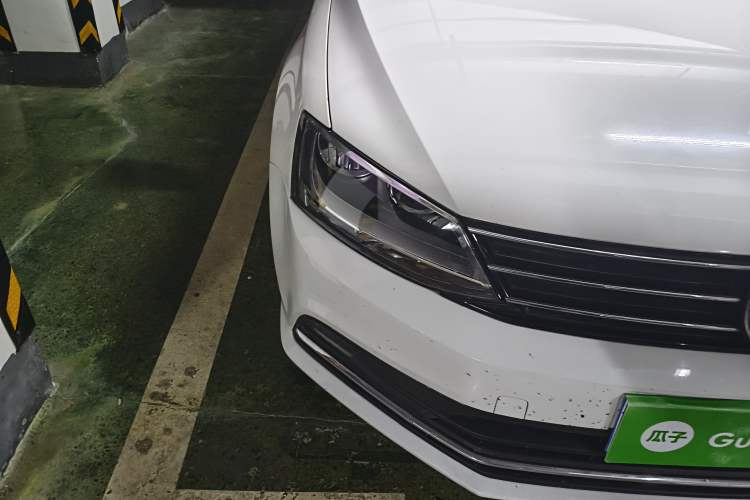 Used Volkswagen Sagitar 2017 230TSI Automatic Comfort Version Right Front Headlight
