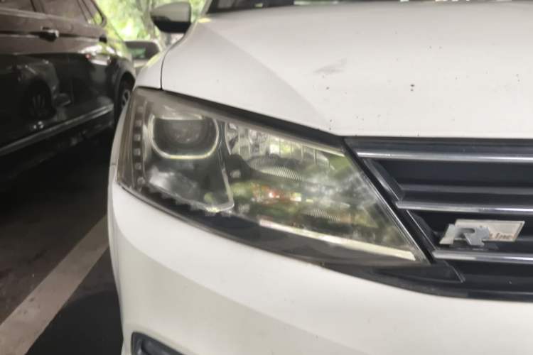 Used Volkswagen Sagitar 2017 230TSI Automatic Comfort Version Right Front Headlight