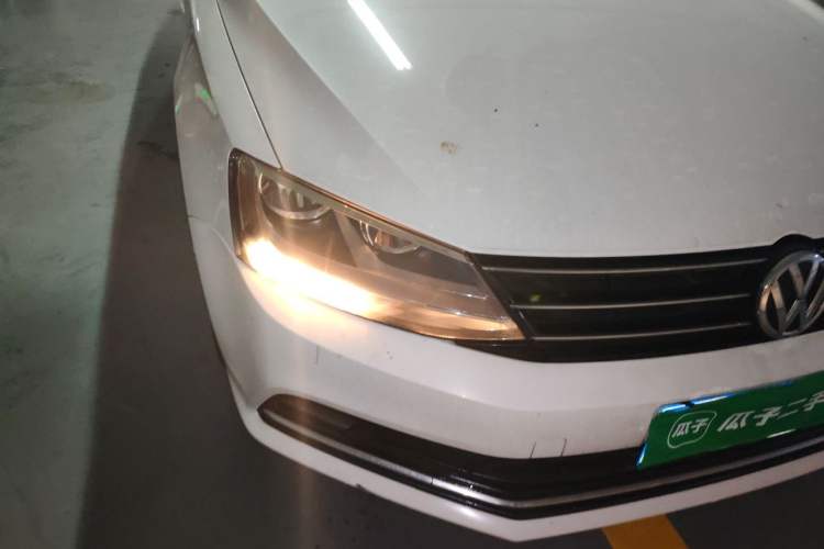 Used Volkswagen Sagitar 2017 230TSI Automatic Comfort Version Right Front Headlight