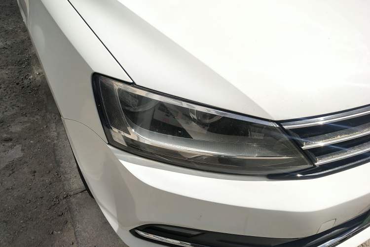 Used Volkswagen Sagitar 2017 1.6L Automatic Comfort Model Right Front Headlight
