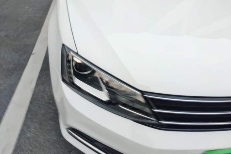 Used Volkswagen Sagitar 2017 1.6L Automatic Comfort Model Right Front Headlight