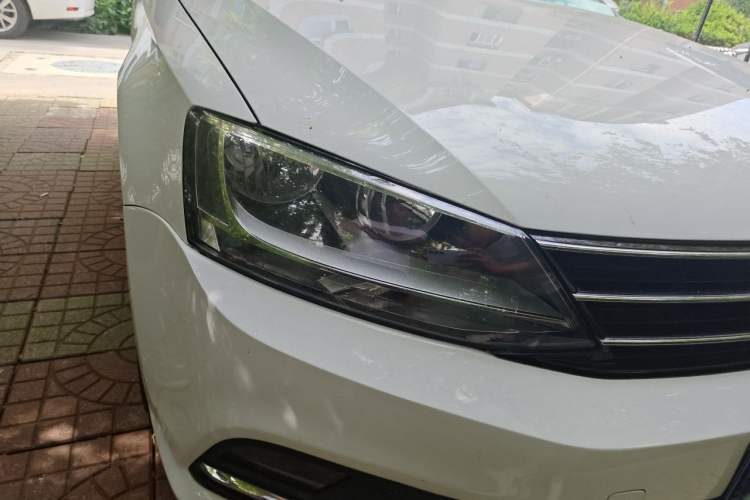Used Volkswagen Sagitar 2017 1.6L Automatic Comfort Model Right Front Headlight