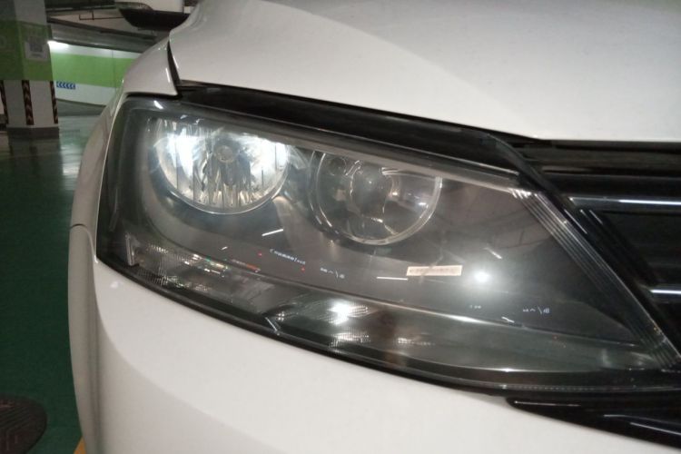 Used Volkswagen Sagitar 2017 180TSI Automatic Luxury Edition Right Front Headlight