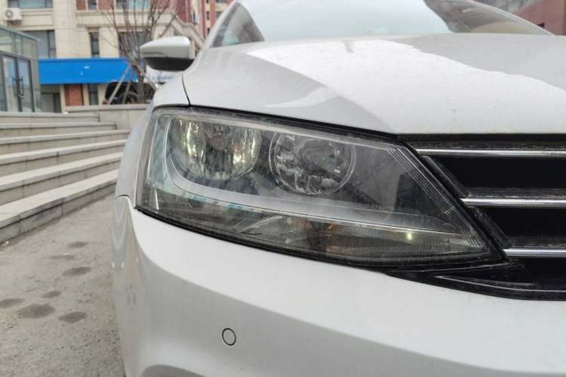 Used Volkswagen Sagitar 2017 230TSI Automatic Luxury Edition Right Front Headlight