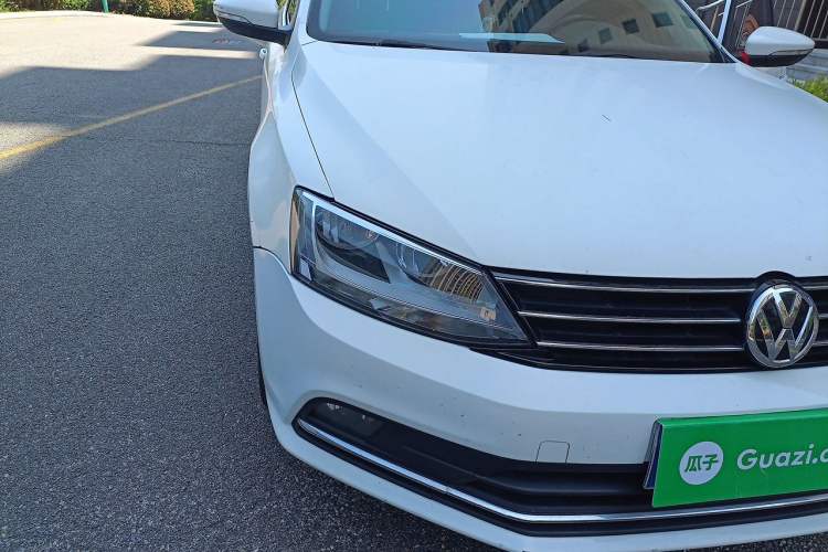 Used Volkswagen Sagitar 2017 1.6L Automatic Comfort Model Right Front Headlight