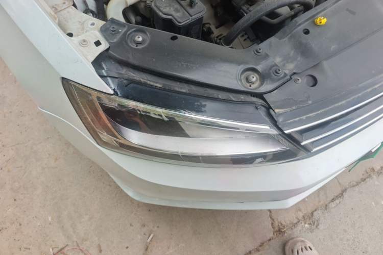 Used Volkswagen Sagitar 2017 1.6L Automatic Comfort Model Right Front Headlight