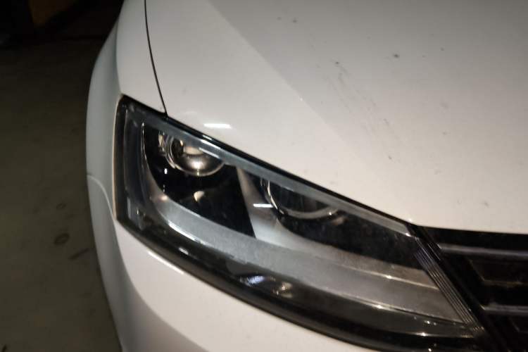 Used Volkswagen Sagitar 2017 1.6L Automatic Comfort Model Right Front Headlight