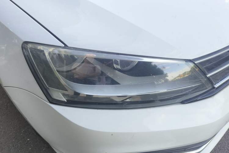 Used Volkswagen Sagitar 2017 1.6L Manual Comfort Model Right Front Headlight
