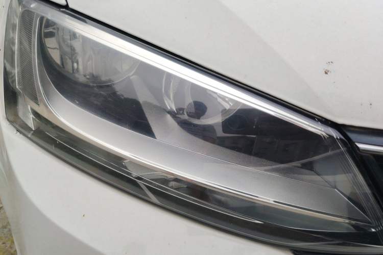 Used Volkswagen Sagitar 2017 1.6L Automatic Comfort Model Right Front Headlight