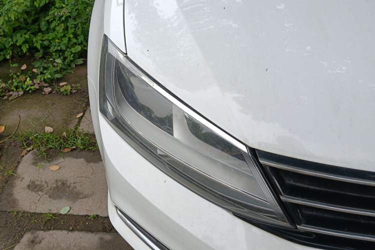 Used Volkswagen Sagitar 2017 230TSI Automatic Comfort Version Right Front Headlight