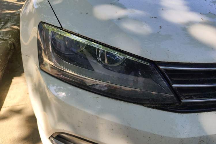 Used Volkswagen Sagitar 2017 1.6L Manual Comfort Model Right Front Headlight