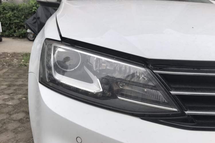 Used Volkswagen Sagitar 2017 230TSI Automatic Luxury Edition Right Front Headlight