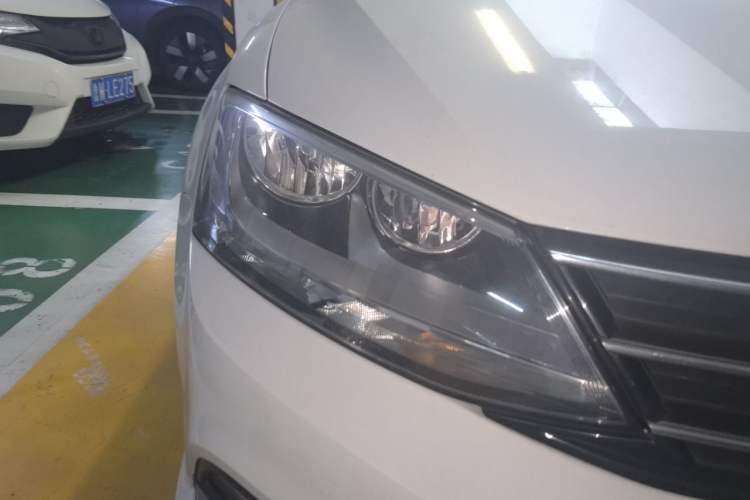Used Volkswagen Sagitar 2017 1.6L Automatic Comfort Model Right Front Headlight