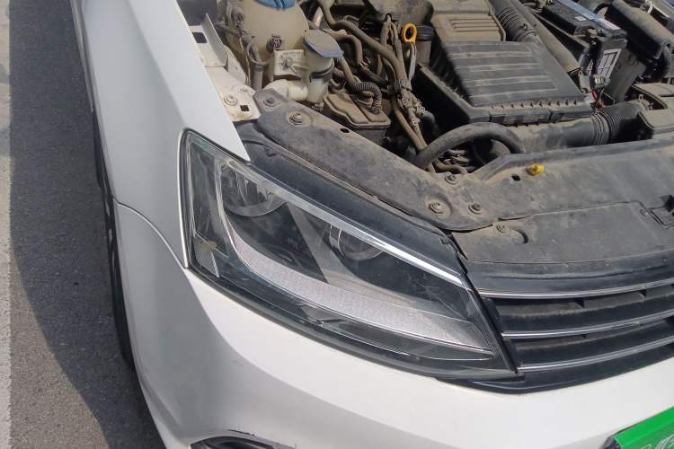 Used Volkswagen Sagitar 2017 230TSI Automatic Comfort Version Right Front Headlight