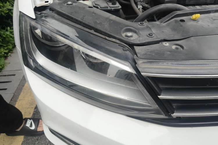 Used Volkswagen Sagitar 2017 230TSI Automatic Comfort Version Right Front Headlight