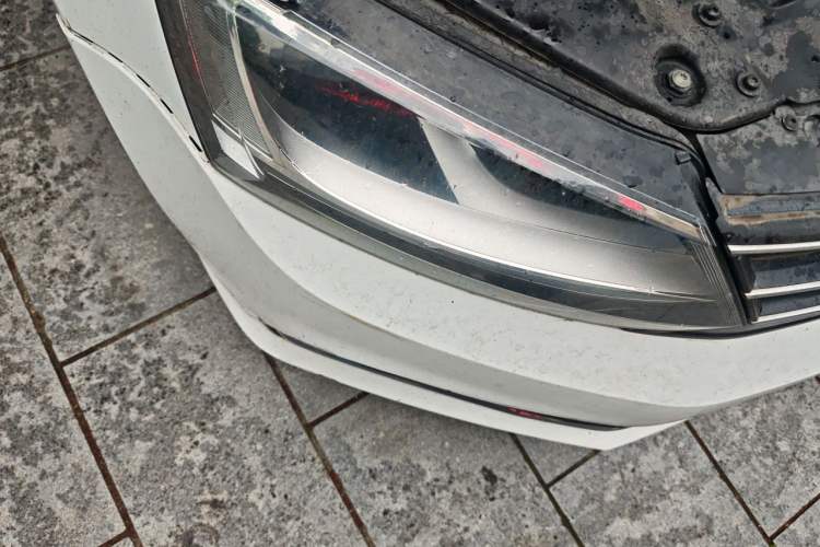 Used Volkswagen Sagitar 2017 230TSI Automatic Comfort Version Right Front Headlight