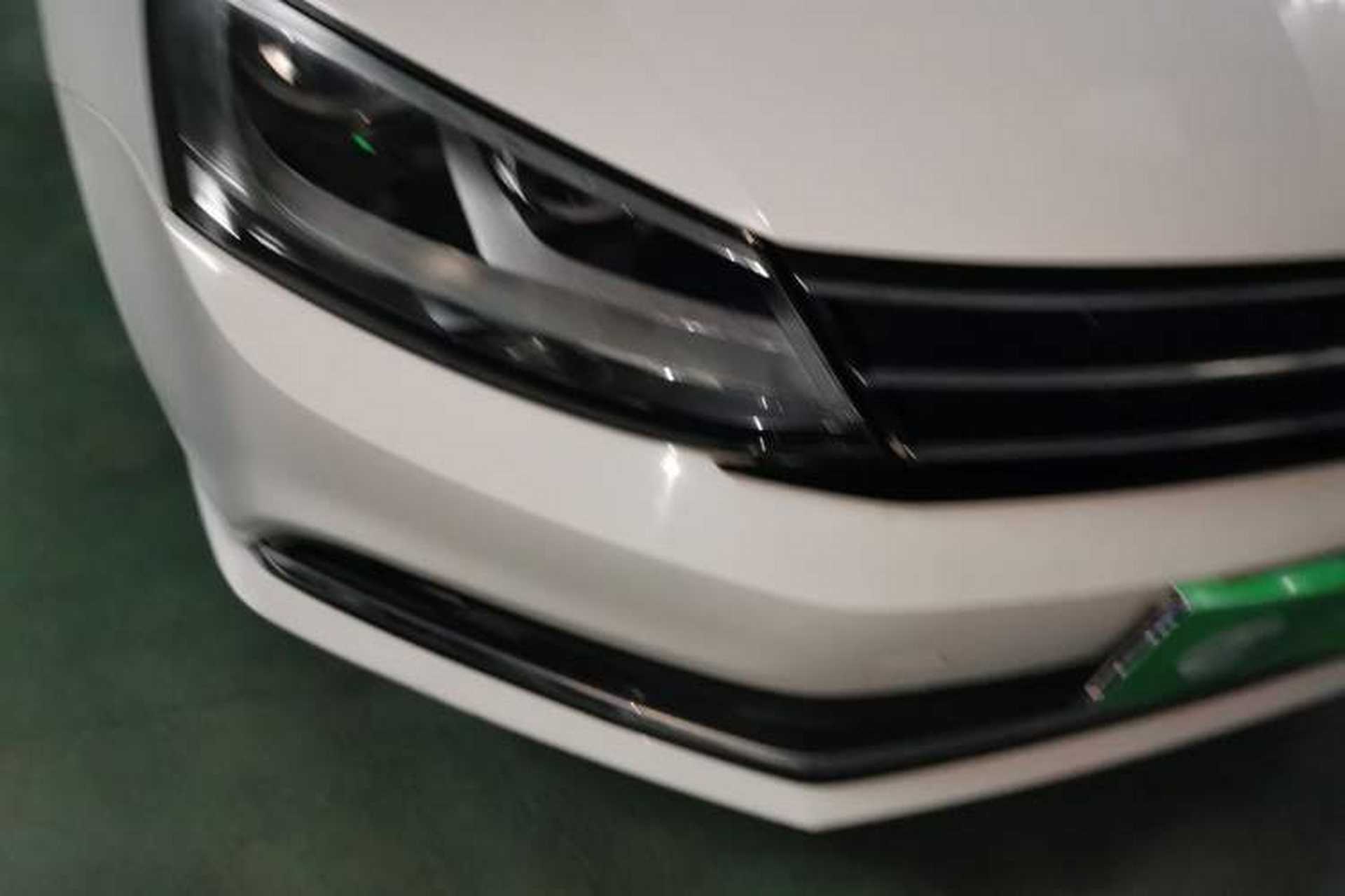 Used Volkswagen Sagitar 2017 1.6L Automatic Comfort Model Right Front Headlight
