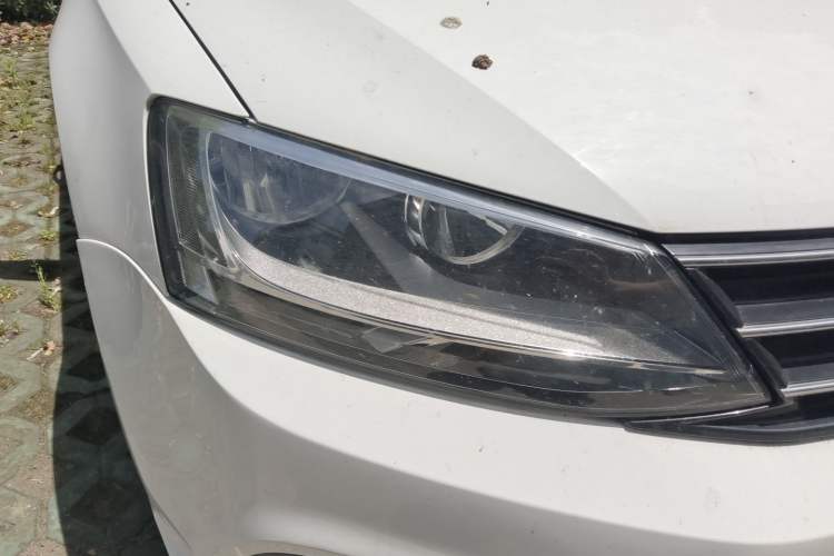 Used Volkswagen Sagitar 2017 1.6L Manual Comfort Model Right Front Headlight