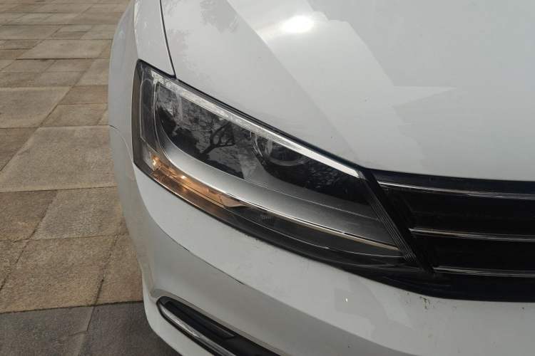 Used Volkswagen Sagitar 2017 1.6L Automatic Comfort Model Right Front Headlight