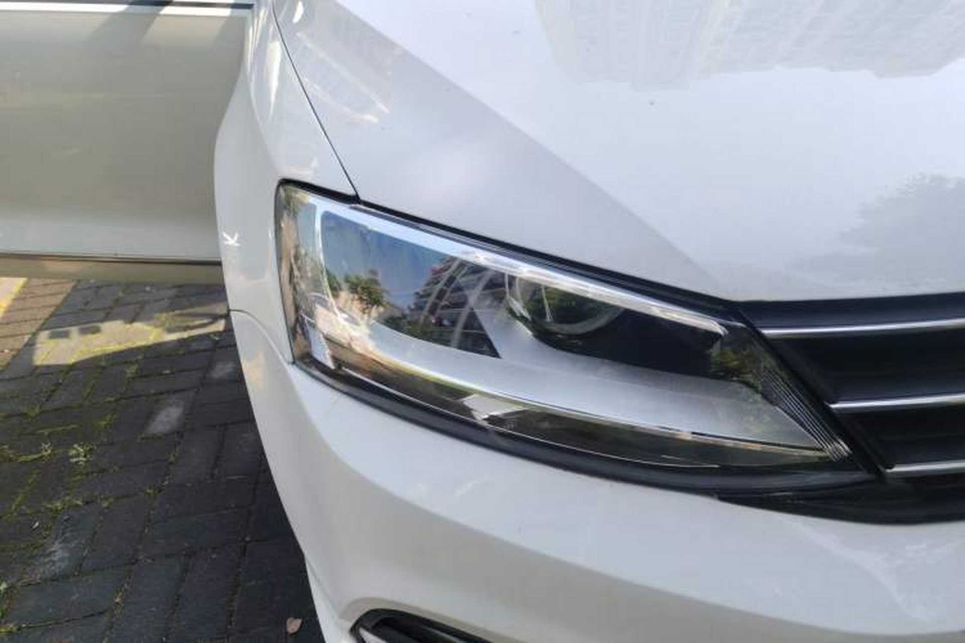 Used Volkswagen Sagitar 2017 230TSI Automatic Comfort Version Right Front Headlight