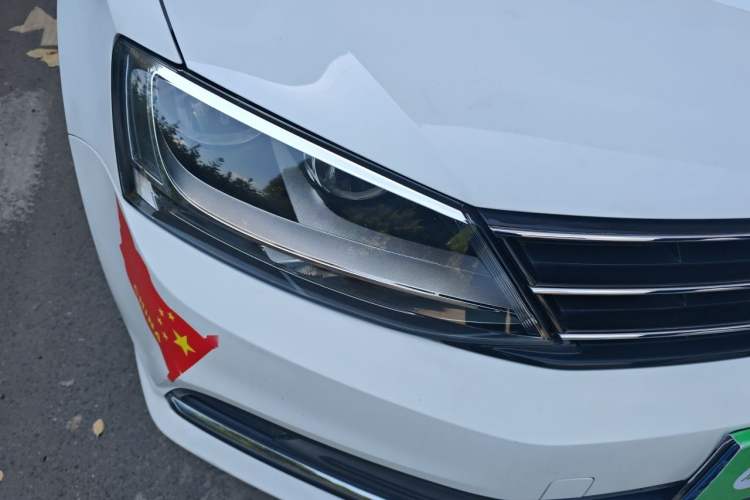 Used Volkswagen Sagitar 2017 1.6L Automatic Comfort Model Right Front Headlight
