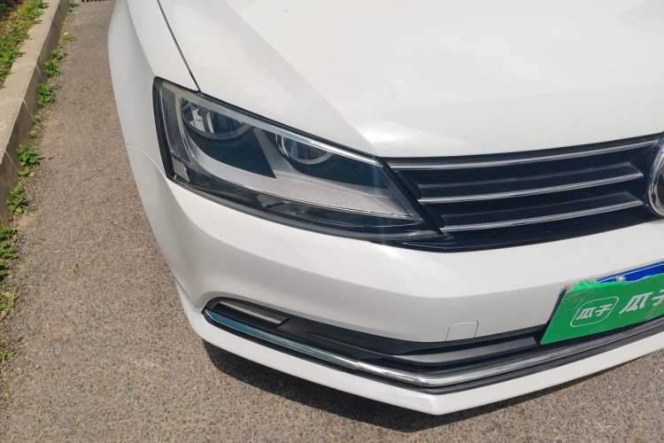 Used Volkswagen Sagitar 2017 1.6L Automatic Comfort Model Right Front Headlight