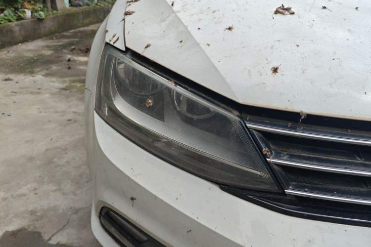 Used Volkswagen Sagitar 2017 1.6L Manual Comfort Model Right Front Headlight
