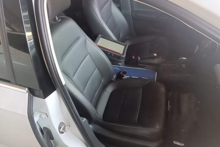 Used Volkswagen Sagitar 2017 230TSI Automatic Comfort Version Right Front Seat