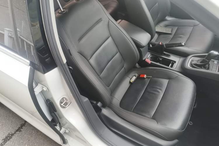 Used Volkswagen Sagitar 2017 230TSI Automatic Comfort Version Right Front Seat