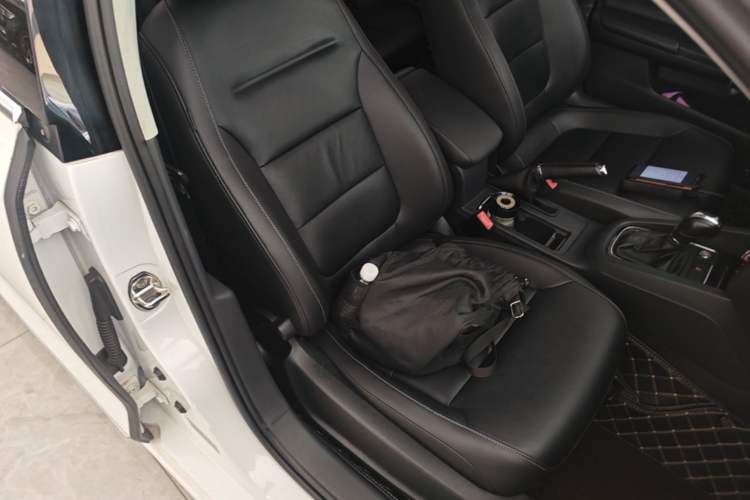 Used Volkswagen Sagitar 2017 180TSI Automatic Luxury Edition Right Front Seat