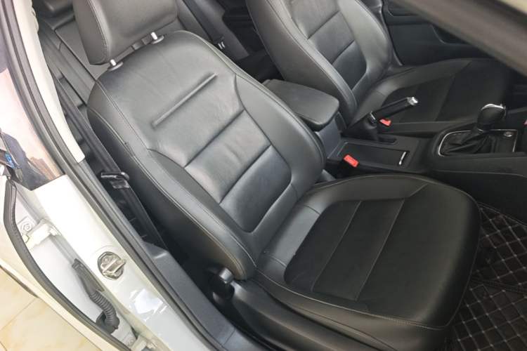 Used Volkswagen Sagitar 2017 230TSI Automatic Comfort Version Right Front Seat