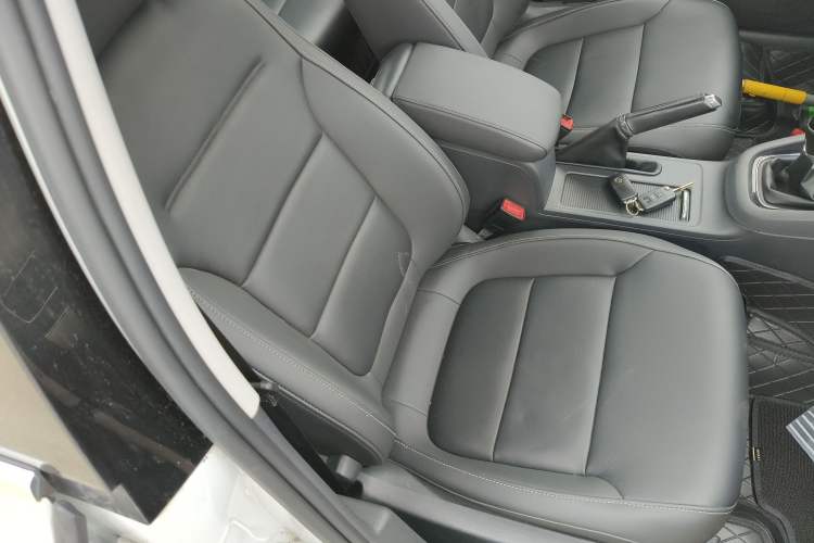Used Volkswagen Sagitar 2017 1.6L Manual Comfort Model Right Front Seat