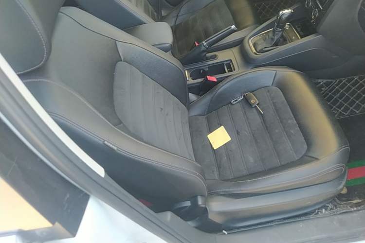 Used Volkswagen Sagitar 2017 230TSI Automatic Luxury Edition Right Front Seat