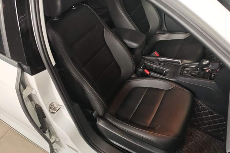 Used Volkswagen Sagitar 2017 230TSI Automatic Comfort Version Right Front Seat