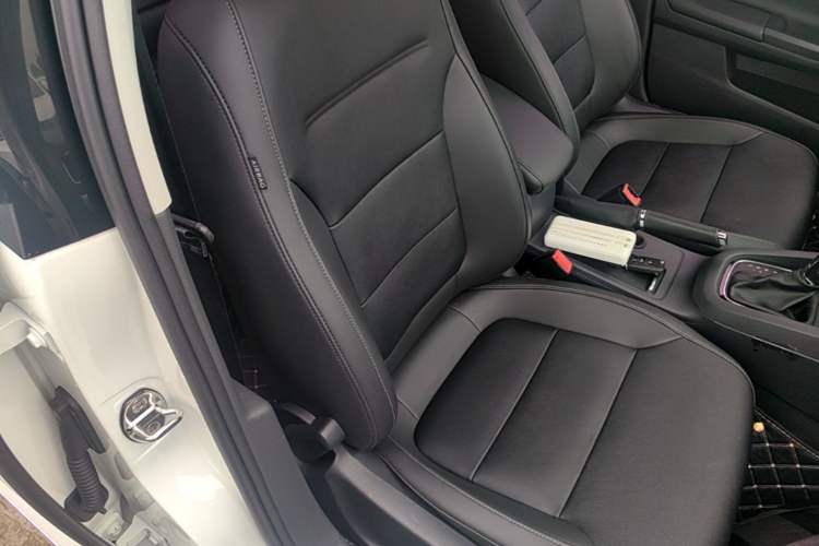 Used Volkswagen Sagitar 2017 230TSI Automatic Comfort Version Right Front Seat