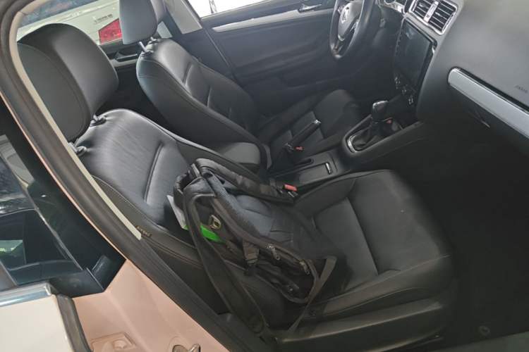 Used Volkswagen Sagitar 2017 1.6L Automatic Comfort Model Right Front Seat