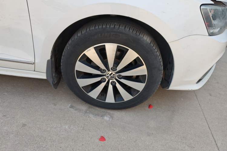 Used Volkswagen Sagitar 2017 1.6L Automatic Fashion Model Right Front Wheel Hub