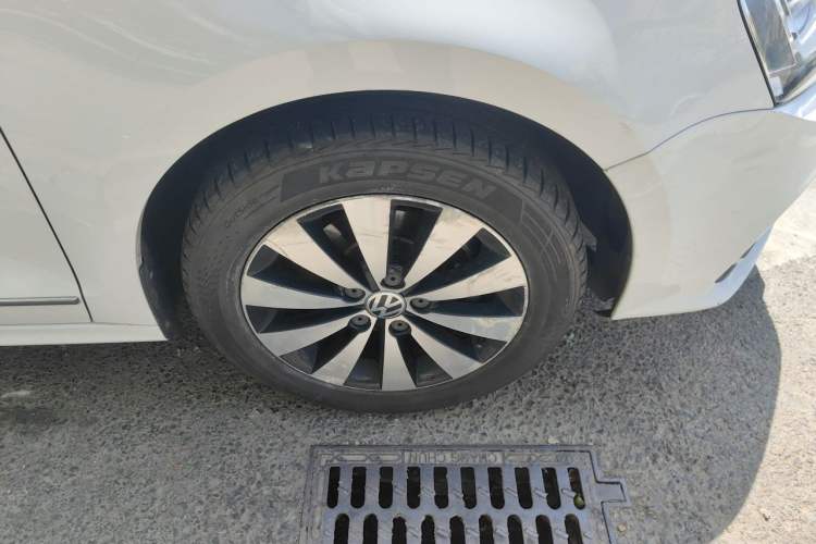 Used Volkswagen Sagitar 2017 1.6L Automatic Comfort Model Right Front Wheel Hub